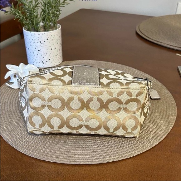 Coach Vintage Beige Patterned Shoulder Bag - Picture 4 of 8